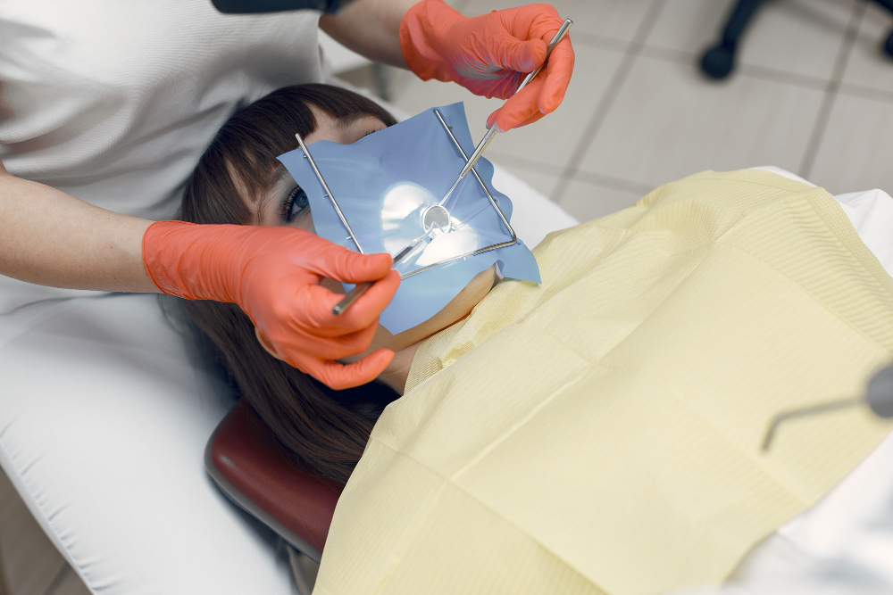 Assessing oral health before an extraction.